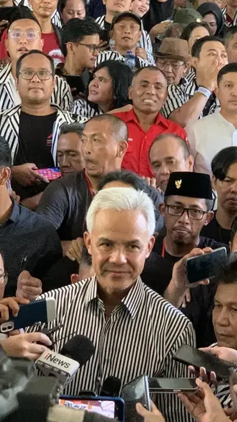 Ganjar Ungkap Ada Pesan Jokowi di Balik Baju Hitam Putih