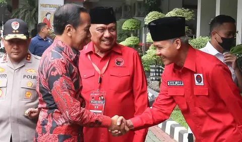 Lebih lanjut, Ganjar bercerita pesan itu lah yang direpresentasikan dalam bentuk warna baju yang dipakai.