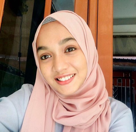 Pesona Ning Umi Laila Ustazah Muda Yang Senyumnya Menyejukkan Hati Jemaah