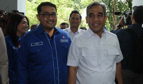 Pada kesempatan yang sama, Sekjen Demokrat Teuku Riefky Harsya menimpali pantunnya itu.