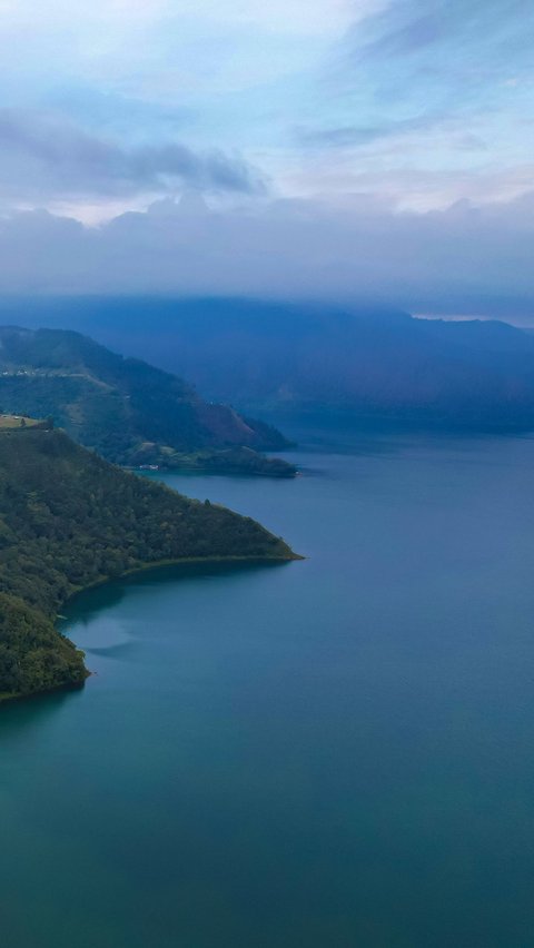 Air Tak Menyatu, Begini Penampakan Unik Perbatasan Sungai  dan Danau Toba