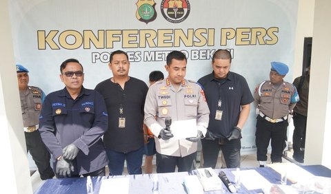 Korban berinisial SP (53) tewas dengan dua luka tusukan senjata tajam.