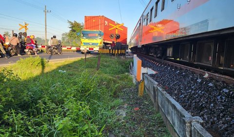 Terkait dugaan pelanggaran, Kepolisian masih menyelidikinya karena lokasi kecelakaan bukan diperuntukkan truk besar.