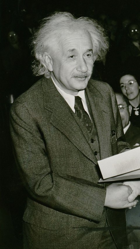 1. Albert Einstein