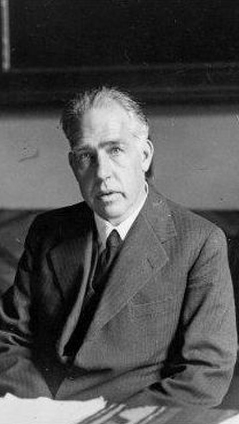 7. Niels Bohr