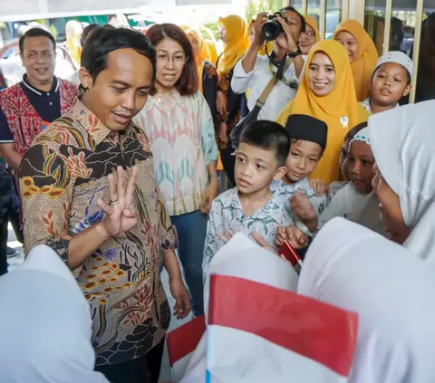 Ahmad Aziz, Ketua DKM Masjid Al Muttaqin menyampaikan rasa syukurnya atas masjid yang dia asuh bersama warga lain akhirnya dapat bersertipikat. Ia juga menyampaikan terima kasih karena sertipikat tersebut diserahkan langsung oleh Wakil Menteri ATR/BPN.