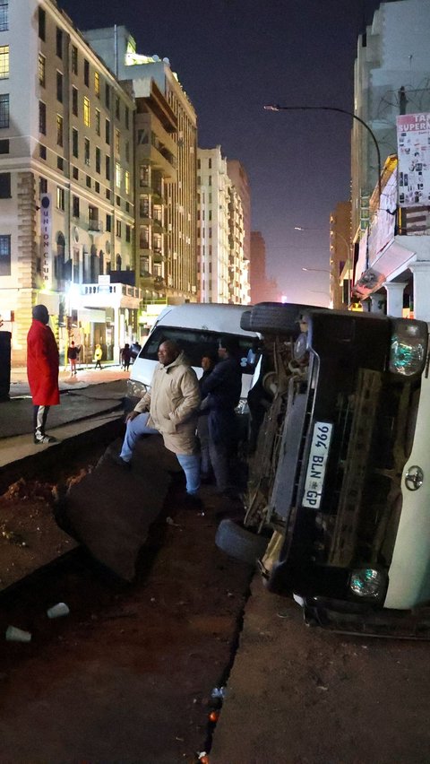 Ledakan yang terjadi pada jam sibuk itu terjadi di jantung kota terbesar saat keadaan lalu lintas cukup ramai di Kota Johannesburg, Afrika Selatan.