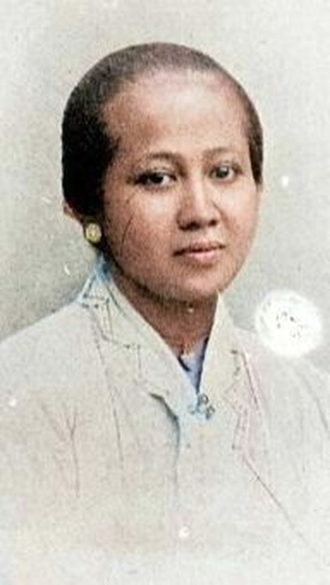 8. R.A Kartini - Raden Ajeng Kartini