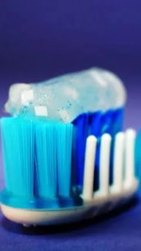 4. Produk perawatan gigi dengan pemutih