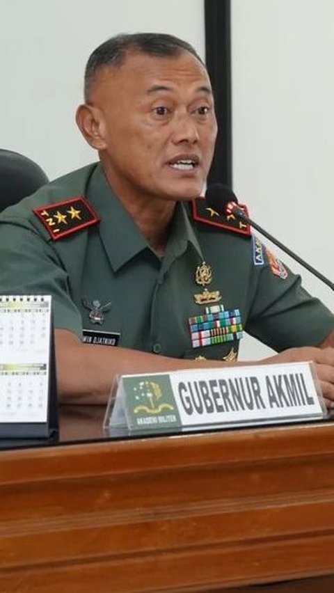 Sebelumnya, Jenderal bintang dua ini menjabat sebagai Gubernur Akademi Militer sejak 27 April 2023 – 17 Juli 2023.