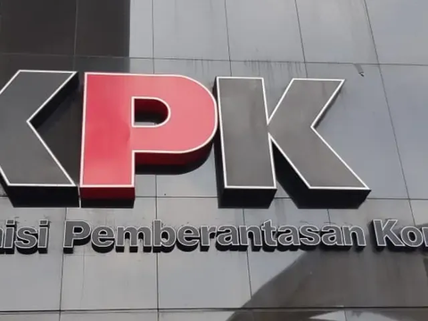 Anggota DPRD DKI Cinta Mega Diduga Main Slot saat Paripurna Pernah Dipanggil KPK dalam Kasus Lahan Pulogebang