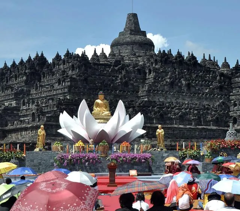 Pemerintah secara resmi menyerahkan sertifikat Hak Pengelolaan kepada Badan Otorita Borobudur di Plataran Borobudur Resort, Kabupaten Magelang pada Kamis, (20/7).