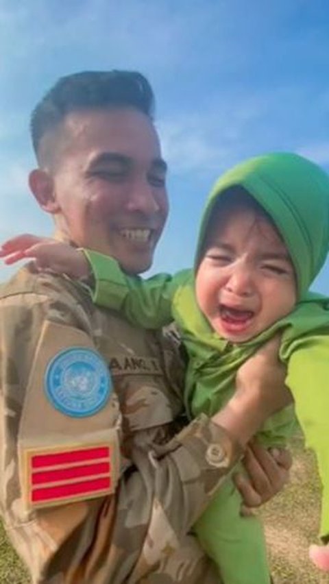 Risiko jadi TNI, Anak Nangis Kejer Ogah Digendong karena Lama Ditinggal Tugas 'Antara Haru & Lucu'