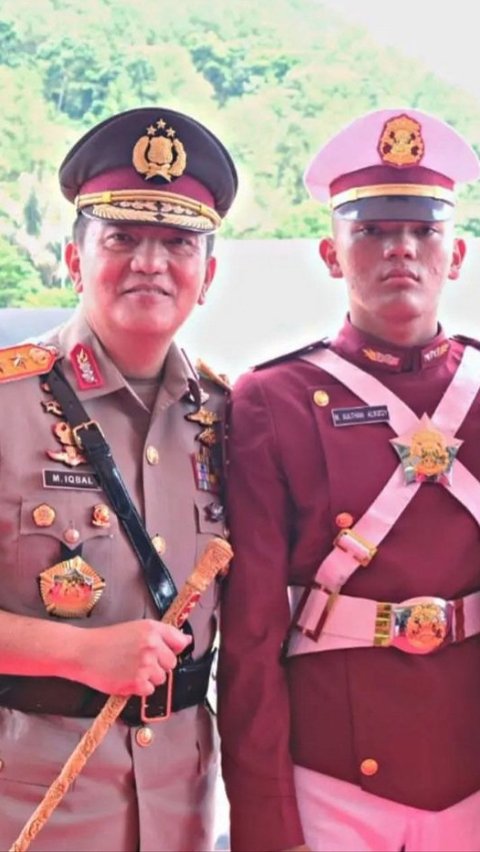 Siapa sangka, sosoknya ternyata bukan lah orang sembarangan. Sang ayah merupakan seorang Jenderal bintang 2 Polri.