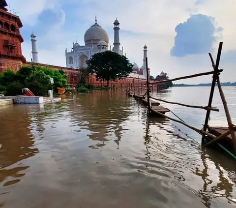 Namun demikian, di balik melesatnya pertumbuhan ekonomi India, tersimpan masalah infrastruktur yaitu buruknya sanitasi.