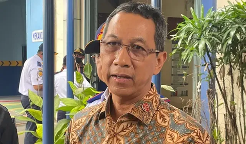 Pj Gubernur DKI Jakarta Heru Budi Hartono menjelaskan tak kunjung terisinya sejumlah jabatan eselon II di lingkungan Pemprov DKI Jakarta sejak Maret 2023. Menurut Heru, prosesnya masih bergulir di kementerian terkait.