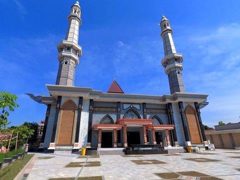4. Masjid Agung Baitul Mukminin Jombang