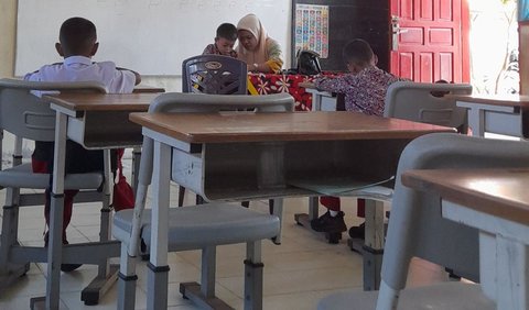 Pelaksana tugas (Plt) Kepala Dinas Pendidikan dan Kebudayaan (Disdikbud) Kabupaten Batang Bambang Suryantoro Sudibyo mengakui sejumlah sekolah dasar (SD) Negeri kekurangan siswa.