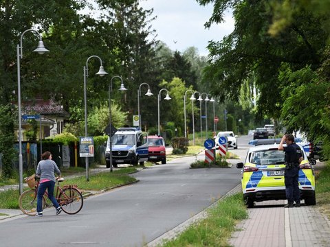 FOTO: Geger Ada Singa Lepas dan Berkeliaran di Jerman, Orang-Orang Diminta Tetap di Rumah