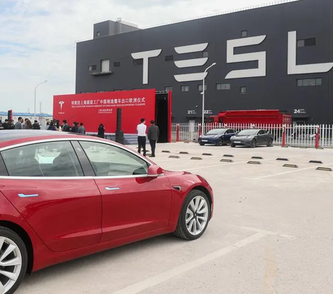 Dengan fasilitas Supercharging, Tesla Model Y dapat dicatu daya  untuk jarak tempuh 120 km hanya dalam waktu 5 menit. Garansi baterainya 8 tahun atau 160.000 km.
