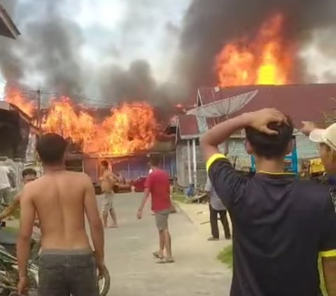 30 Rumah di Rokan Hilir Diamuk Si Jago Merah, Kebakaran Terjadi Jelang Waktu Salat Jumat