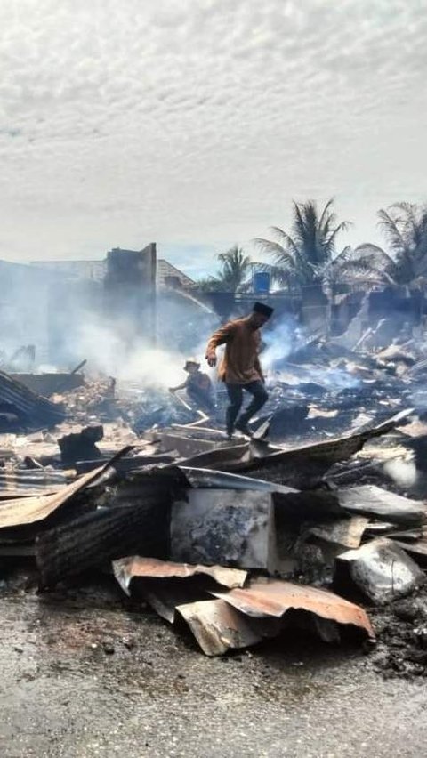 Polisi masih menyelidiki penyebab kebakaran yang menghanguskan sekira 30 rumah semipermanen itu. Meski kerugian materiil diperkiran Rp1,5 miliar, namun tidak ada korban jiwa dalam kejadian itu.