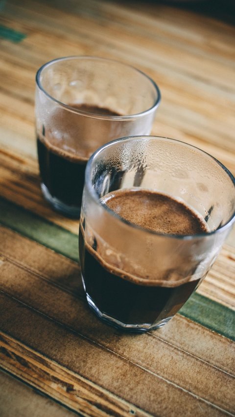 Meskipun kopi hitam tanpa gula memiliki banyak manfaat kesehatan, namun penting untuk mengonsumsinya dengan bijak dan dalam batas wajar.