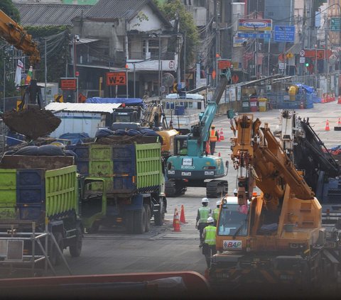 Proyek pembangunan MRT Jakarta fase 2 membentang sepanjang sekitar 11,8 kilometer dari kawasan Bundaran HI hingga Ancol Barat. Fase 2 ini melanjutkan koridor utara—selatan fase 1 yang telah beroperasi sejak 2019 lalu, yaitu dari Lebak Bulus sampai dengan Bundaran HI.