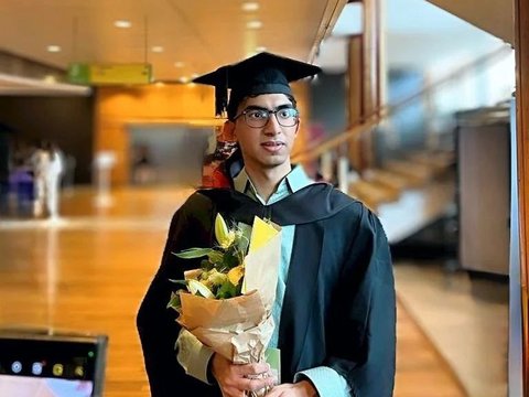 Bangga! Momen Bahagia Najwa Shihab saat Hadiri Acara Wisuda Sang Anak di Inggris