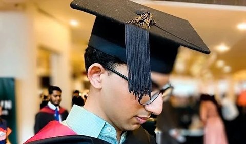 Najwa Shihab mengunggah momen wisuda sang anak di Instagram. Banyak yang menyampaikan selamat untuk anak Najwa Shihab.