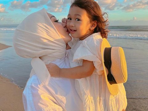 Deretan Foto Rumi Anak Dian Pelangi Liburan di Bali, Akan Menginjak 3 Tahun Posenya Cute Banget!