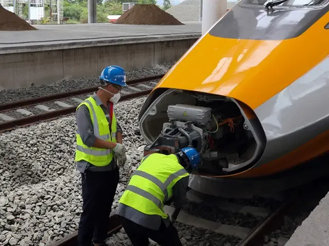 Kereta Cepat Jakarta-Bandung Melaju 350 Km/Jam, Ini Terjadi Jika Ada Benda Asing Mengganggu