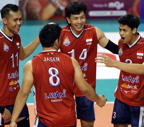 Timnas voli putra Indonesia berhasil mengawali perjalanan di SEA V League 2023 dengan hasil positif. Berhadapan dengan timnas Filipina, skuat Indonesia menang tiga set secara beruntun.<br /><br />Duel tersebut berlangsung di Padepokan Voli Jenderal Polisi<br />Kunarto, Sentul, Bogor, Jawa Barat, Jumat (21/7/2023).