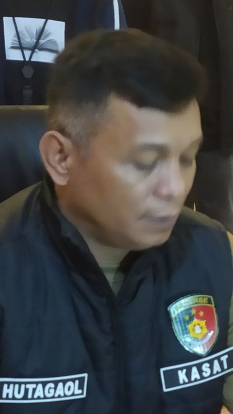 Kasatreskrim Polrestabes Makassar Ajun Komisaris Besar Ridwan JM Hutagaol mengatakan telah menangkap dua orang pelaku pemerkosaan terhadap seorang perempuan inisial LA (19) yang viral di medsos. Dua pelaku pemerkosaan adalah pacar korban AR (25) dan temannya A (19).