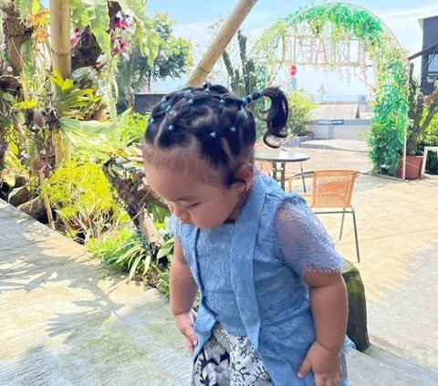 Cantik dan Anggunnya Xarena Anak Siti Badriah Pakai Kebaya, Netizen Auto Gemas!