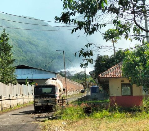 Warga Tutup Akses ke TPAS Pasirbajing yang Kebakaran, Sampah di Perkotaan Garut Menumpuk