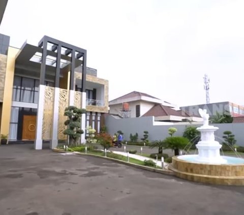 Potret Halaman Rumah Mewah Dokter Richard Lee di Palembang, Ada Bonsai Seharga Rp40 Juta