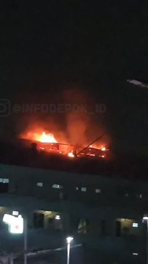 RS Hermina Depok Terbakar, Kobaran Api Menyala di Atap Gedung