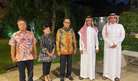 Menteri Perhubungan Budi Karya Sumadi bertemu dengan Duta Besar Arab Saudi untuk Indonesia, Faisal bin Abdullah Al-Amudi.