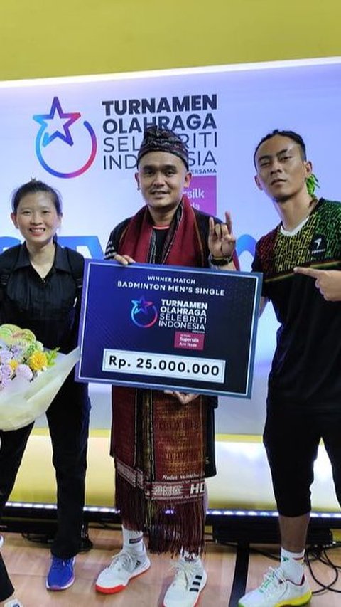 Valentino Jebret berhasil jadi juara dan membawa pulang hadiah Rp25 juta.