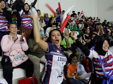 FOTO: Wajah Tegang SBY Saksikan Timnas Voli Putra Indonesia Hajar Vietnam di SEA V League 2023