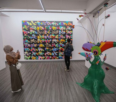 Daniel Kho, seniman Indonesia yang terkenal di Eropa, kembali memamerkan karya-karya terbarunya dalam pameran bertajuk Castaneda Factor.<br /><br />Pameran ini berlangsung di Jagad Gallery, Menteng, Jakarta Pusat.