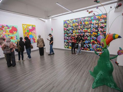 FOTO: Mengagumi Warna-warni Karya Seni Daniel Kho di Pameran Castaneda Factor