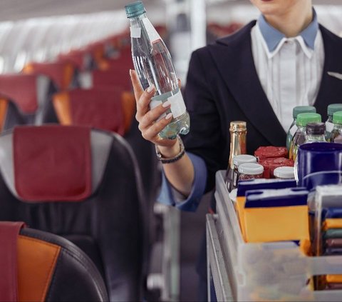 Former Flight Attendant Reveals Dirty Facts about Airplane Drinks