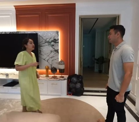 Nagita Slavina Ngeluh Berjerawat, Raffi Ahmad Kasih Peluk dan Cium 'Kurang Kasih Sayang dari Aku?'