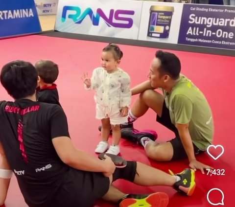 Gemas Banget! Baby L Peluk Cium Meshwa Anak Denny Cagur, Lesti: Fix Anak Rizky Billar