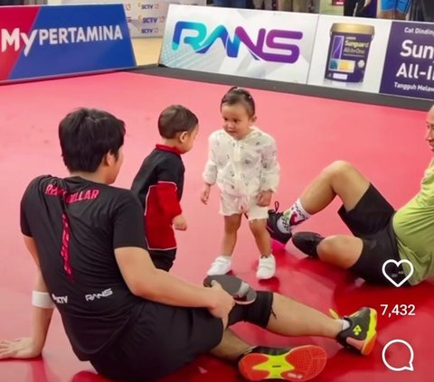 Gemas Banget! Baby L Peluk Cium Meshwa Anak Denny Cagur, Lesti: Fix Anak Rizky Billar