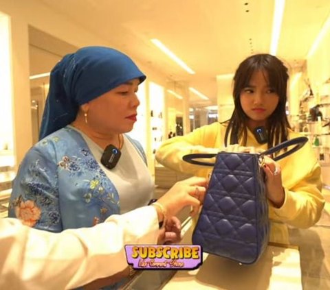 Potret Fuji Ajak Sang Mama Belanja Tas dan Sepatu Branded di Mal, Akhirnya Mengejutkan