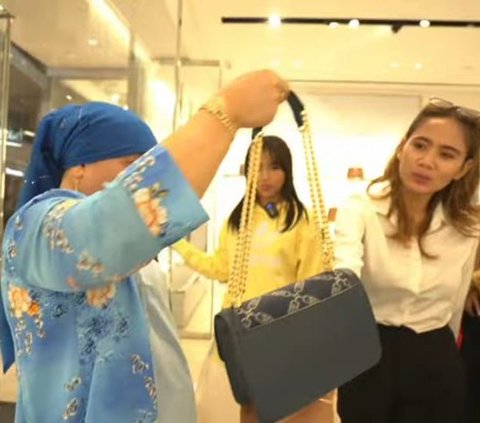 Potret Fuji Ajak Sang Mama Belanja Tas dan Sepatu Branded di Mal, Akhirnya Mengejutkan