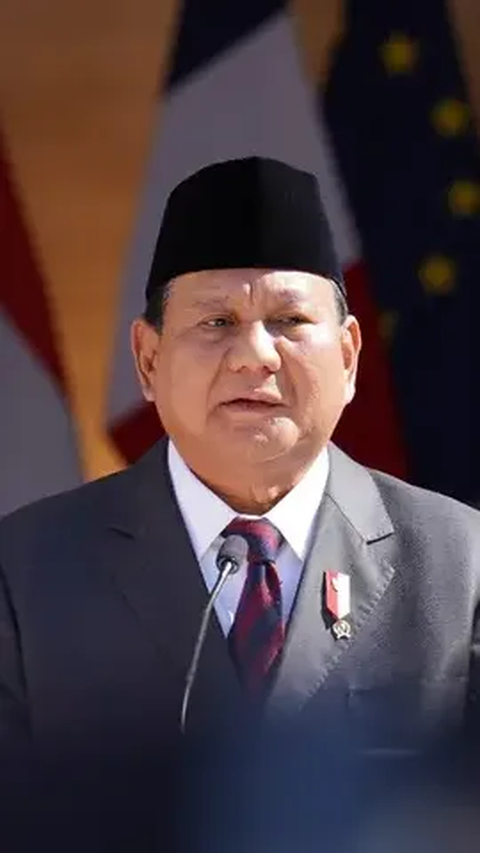 Prabowo sendiri adalah putra dari Prof. Dr. Soemitro Djojohadikoesoemo dan	Dora Marie Sigar.